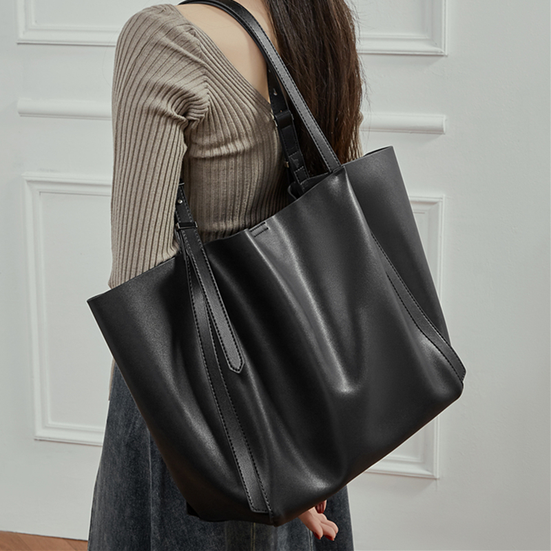 Leather Work Laptop Bag - حقيبة يد كبيرة وناعمة من الجلد