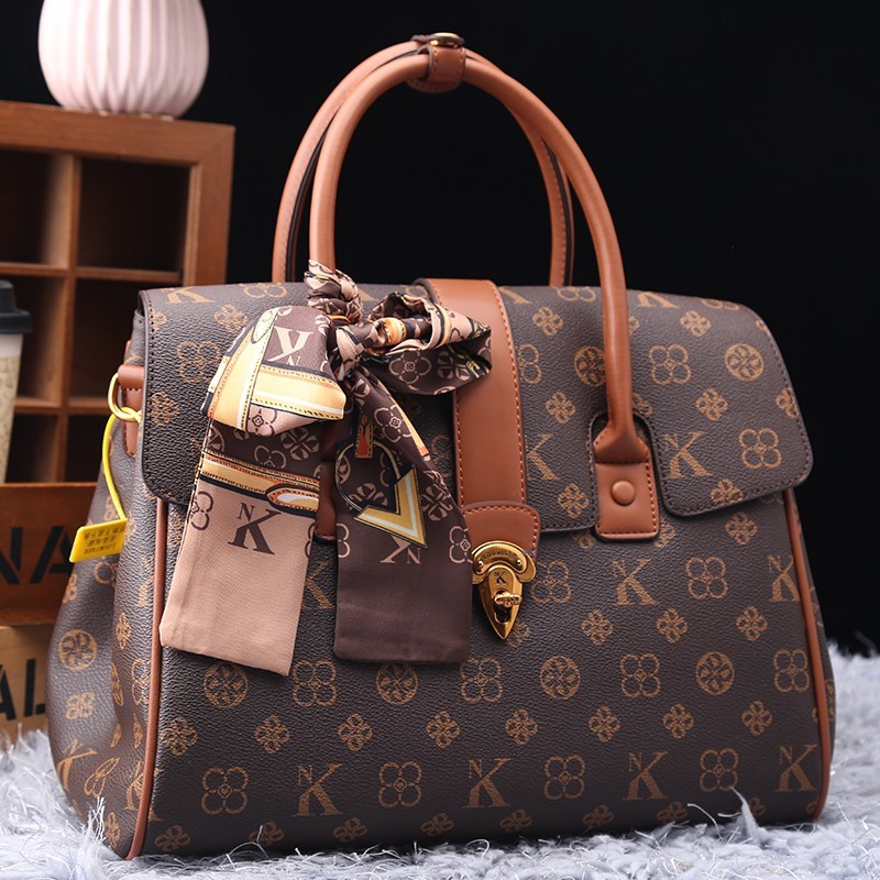 حقيبة نسائية ماركة فاخرة خفيفة - مراجعة Leather Work Bag Women وسعره