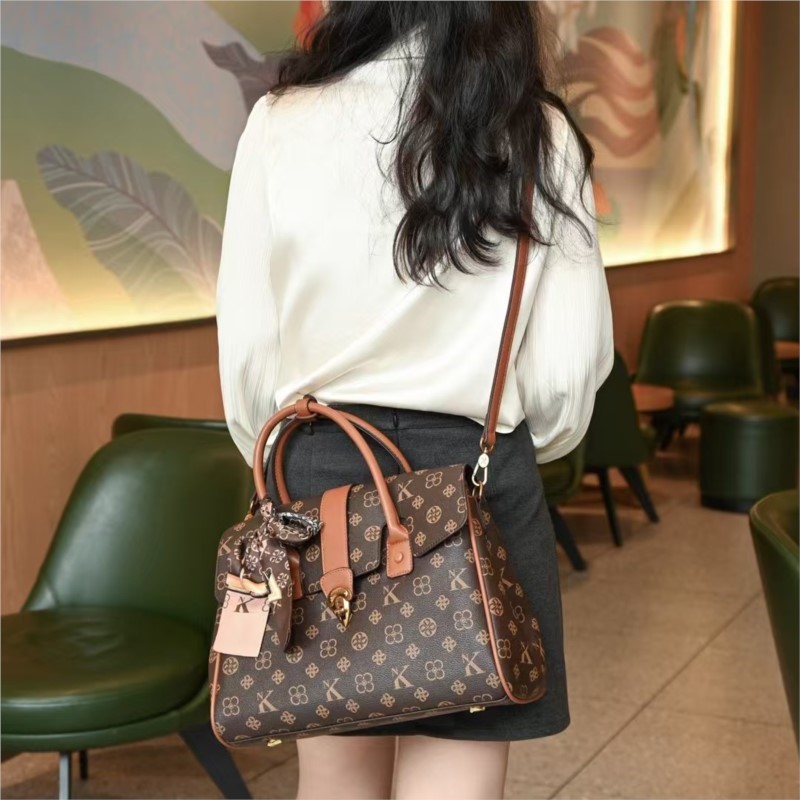 حقيبة نسائية ماركة فاخرة خفيفة - مراجعة Leather Work Bag Women وسعره