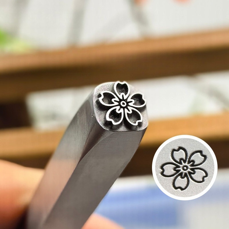 أداة نقش معدنية بنمط زهور 5/7  - مراجعة Leatherwork Flowers وسعره