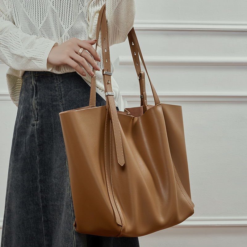 حقيبة يد كبيرة وناعمة من الجلد - مراجعة Leather Work Laptop Bag وسعره